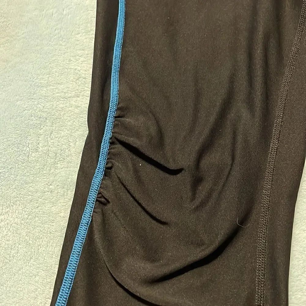 Xersion Workout Capris - Picture 3 of 6